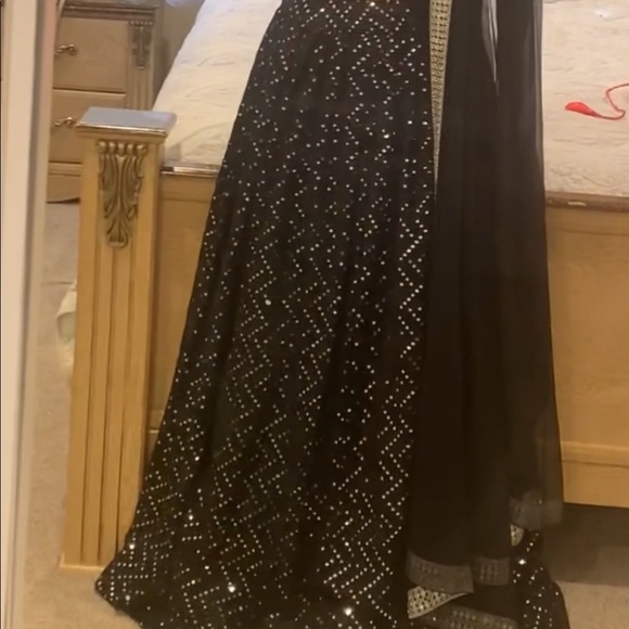 Indian lehnga - Picture 2 of 2